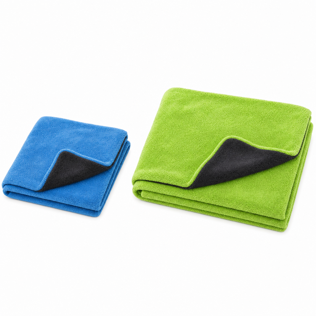 Pack CleanCar 1400GSM: toalla mediana y toalla grande, en azul y verde
